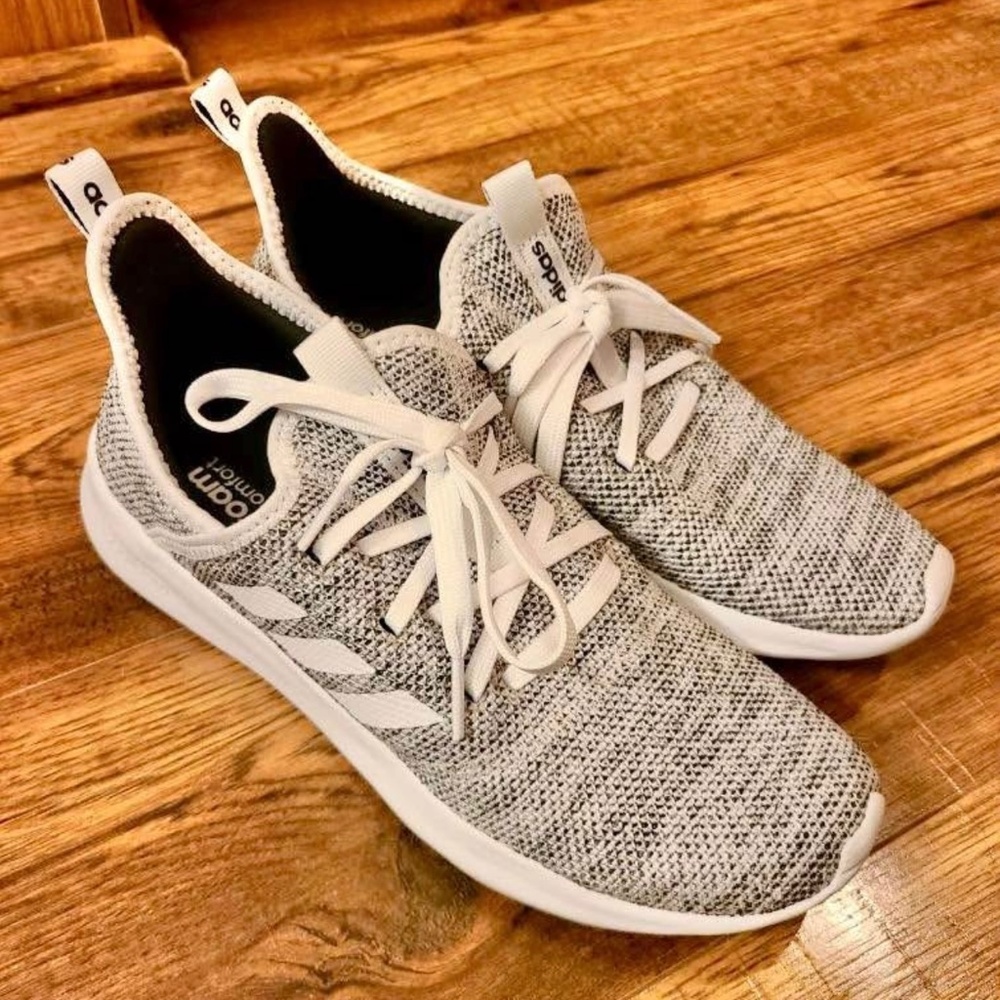 NWOT Women’s Adidas Cloudfoam Size 7